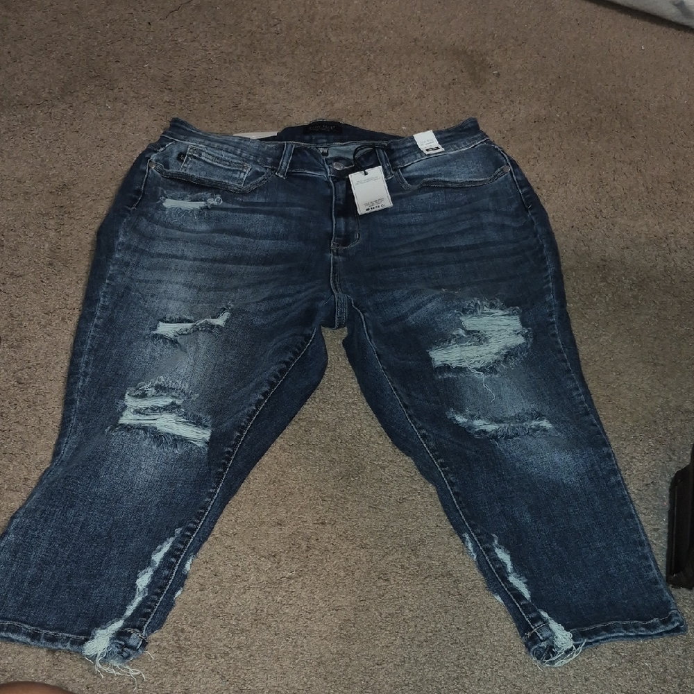 Judy Blue Distressed Dark Blue Cropped Jeans